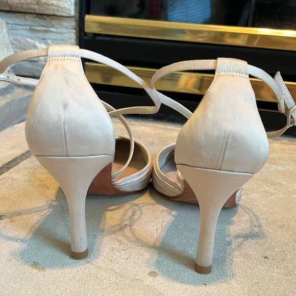 Worn once Sz 8 Nina low heels beige pleated fabric - Picture 5 of 6